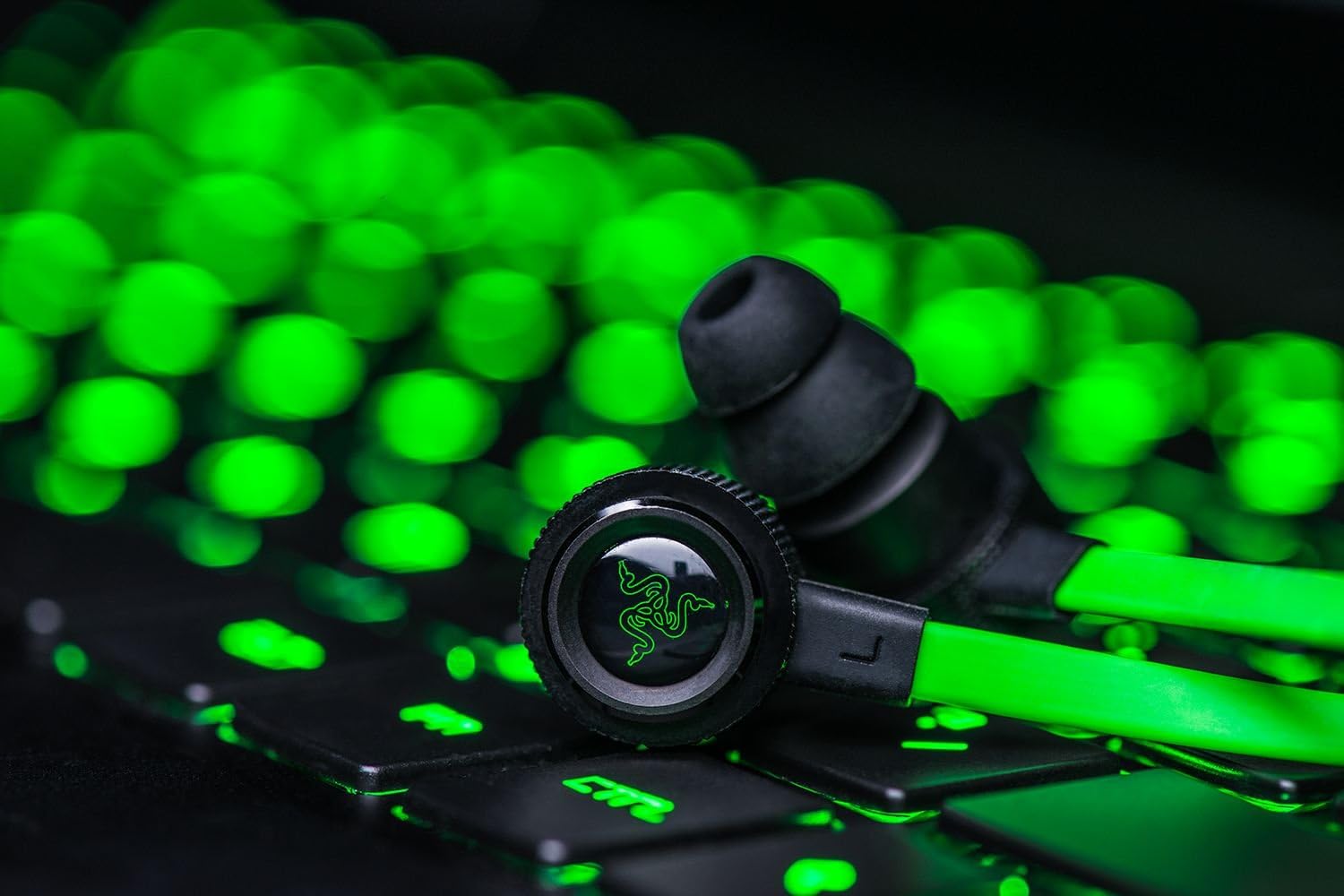 Razer Hammerhead Pro v2 Earbuds: Custom-Tuned Dual-Driver Technology - in-Line Mic & Volume Control - Aluminum Frame - 3.5mm Headphone Jack - Green - Image 12