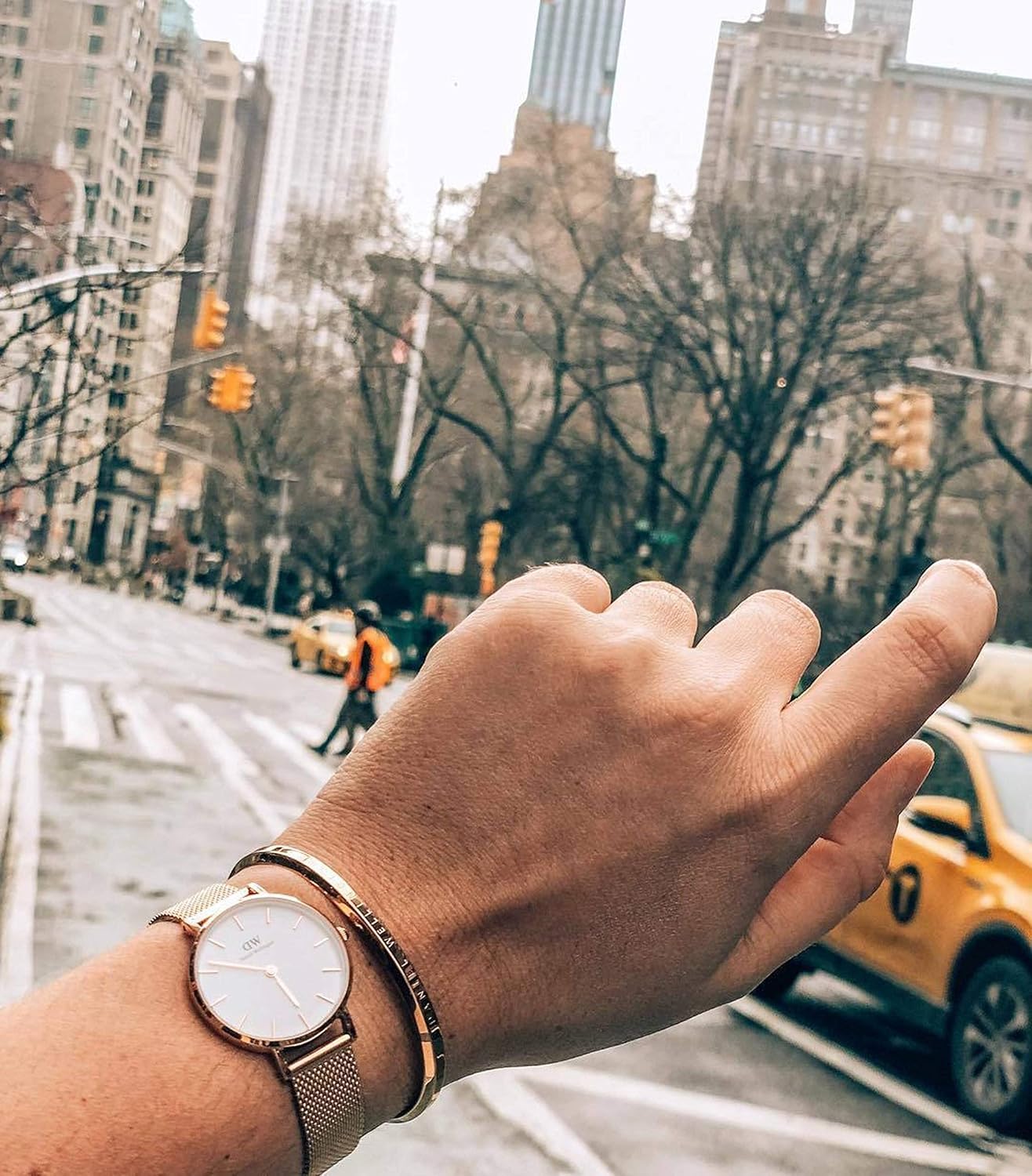 Daniel Wellington Petite Melrose 28mm Women's Watch, Stainless Steel (316L) Rose Gold Watch for Women - Image 9