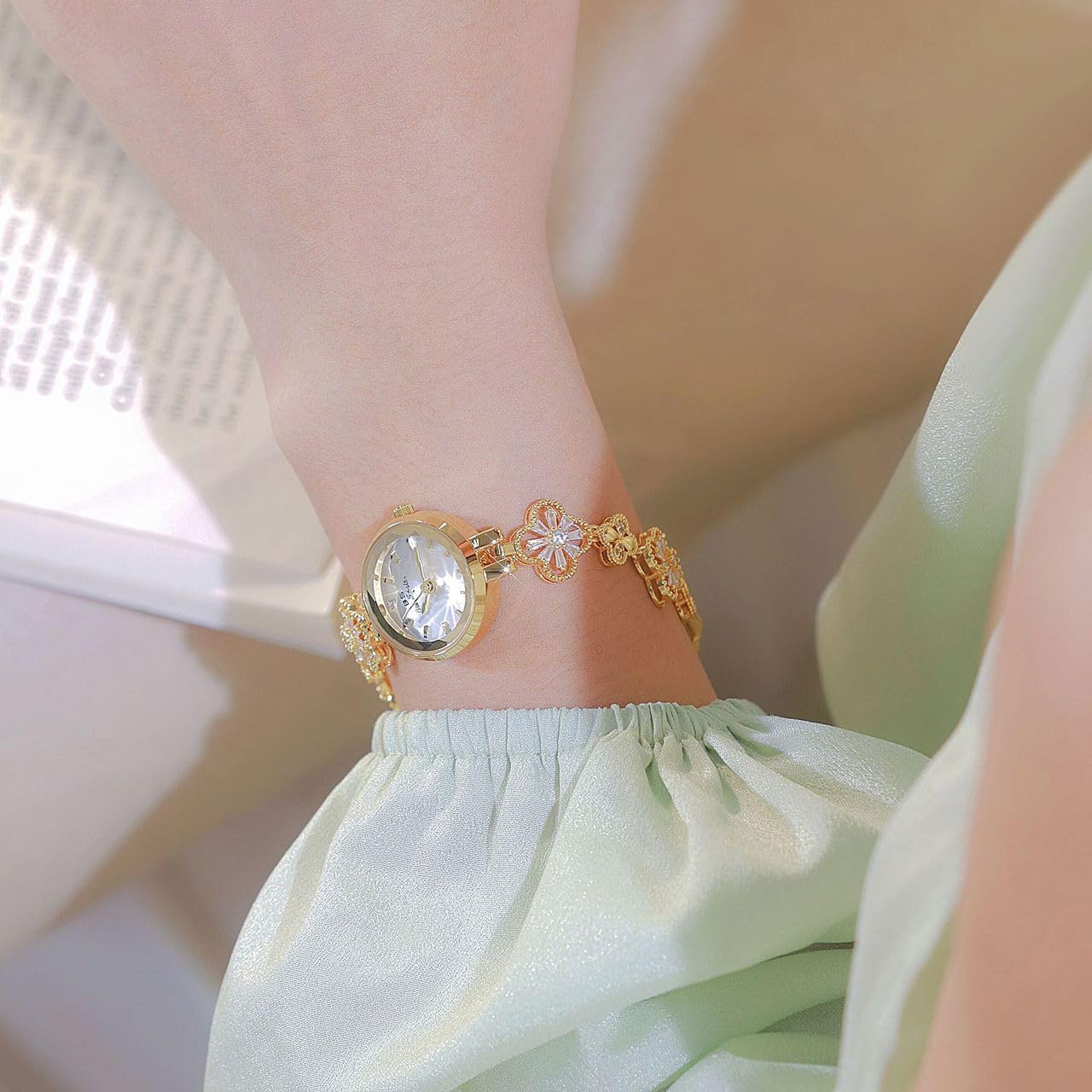 Gosasa Vintage Gold Watch for Women Four-Leaf Clover Diamond Women’s Bracelet Watch Stainless Steel Elegant Dainty Small Ladies Dress Wrist Watch Waterproof Luxury Gift - Image 4
