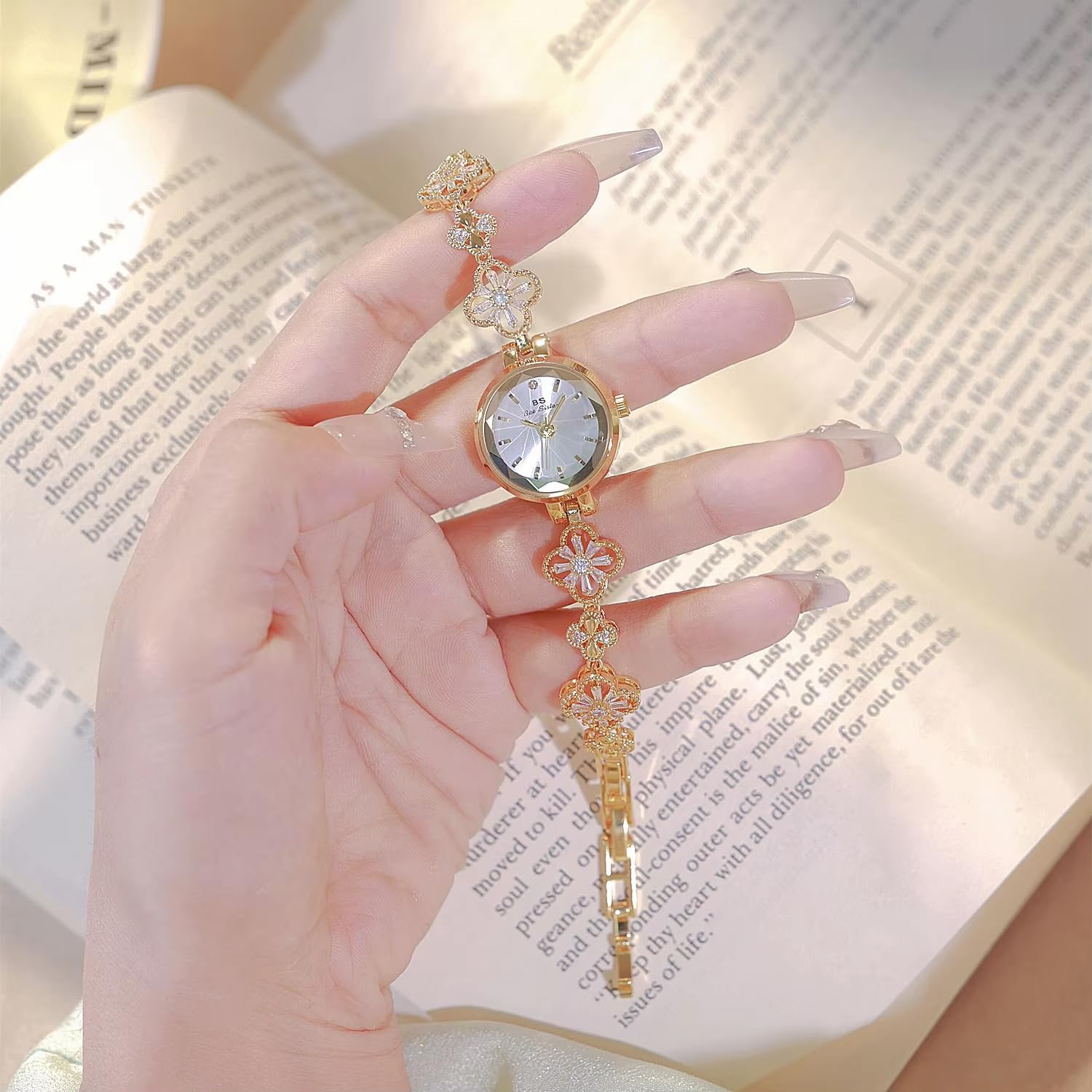 Gosasa Vintage Gold Watch for Women Four-Leaf Clover Diamond Women’s Bracelet Watch Stainless Steel Elegant Dainty Small Ladies Dress Wrist Watch Waterproof Luxury Gift - Image 6