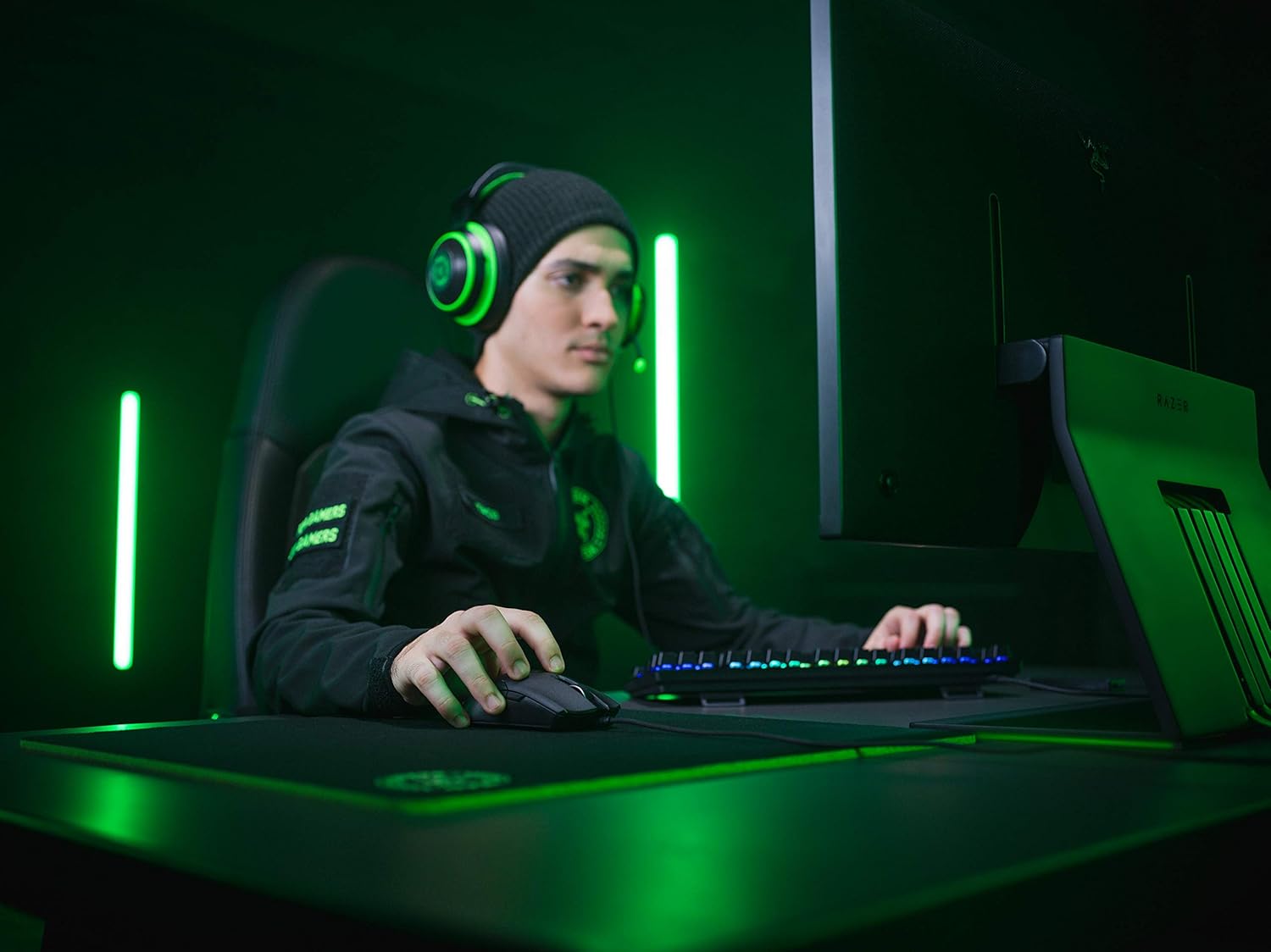 Razer Viper Ultralight Ambidextrous Wired Gaming Mouse: Fastest Mouse Switch in Gaming - 16,000 DPI Optical Sensor - Chroma RGB Lighting - 8 Programmable Buttons - Drag-Free Cord - Image 3