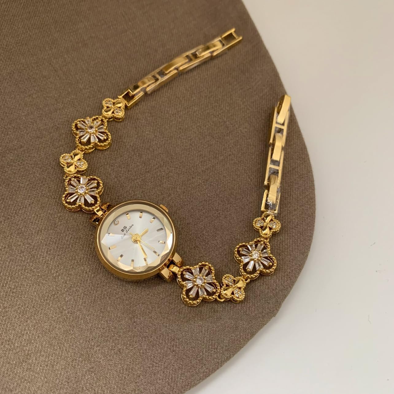 Gosasa Vintage Gold Watch for Women Four-Leaf Clover Diamond Women’s Bracelet Watch Stainless Steel Elegant Dainty Small Ladies Dress Wrist Watch Waterproof Luxury Gift - Image 7