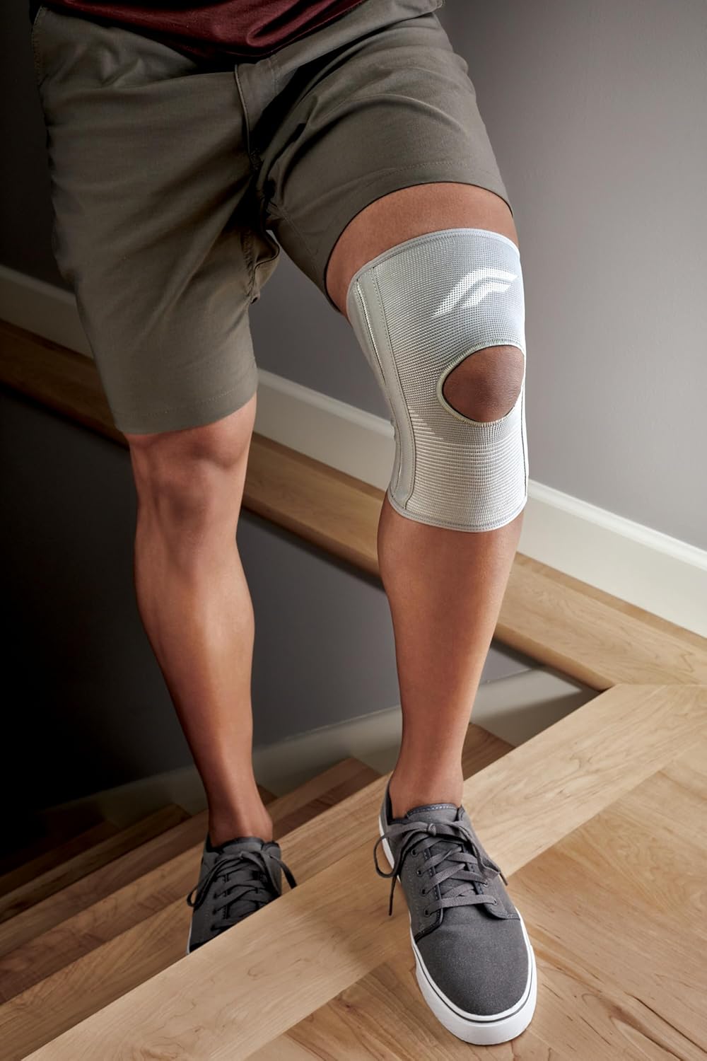 FUTURO Comfort Knee with Stabilizers, Medium - Image 9
